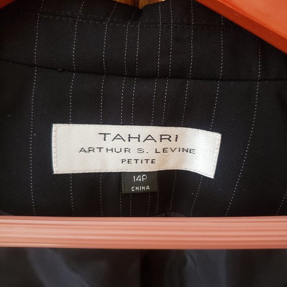 Tahari Petite Pinstripe Suit Jacket! - Picture 6 of 7